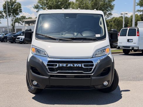 Used 2025 RAM ProMaster 2500 w/ U-Haul Equipment Group FWD image 10