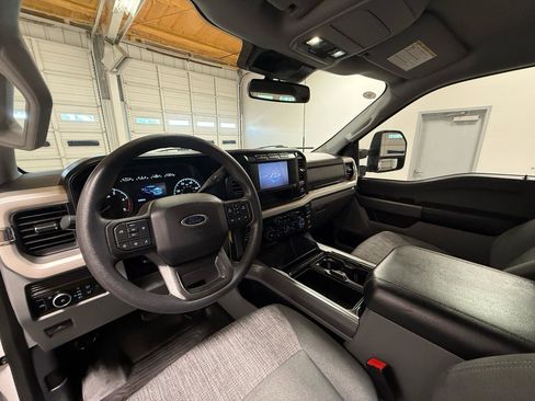 Used 2023 Ford F250 XLT w/ FX4 Off-Road Package AWD/4WD image 13
