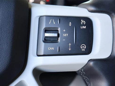 Used 2024 Land Rover Defender 130 X-Dynamic SE image 23