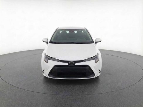 Used 2025 Toyota Corolla LE image 2