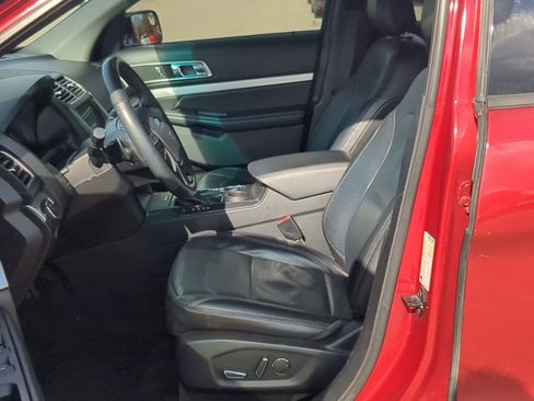 Used 2017 Ford Explorer XLT w/ Equipment Group 202A image 11