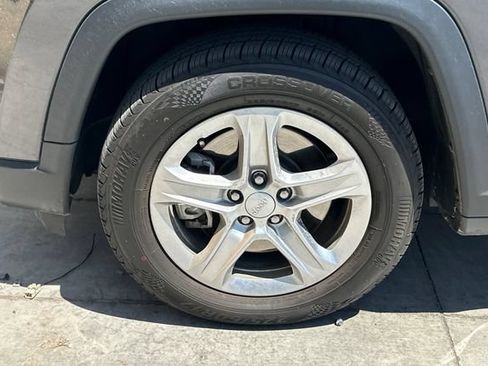 Used 2024 Jeep Compass Latitude AWD/4WD image 15