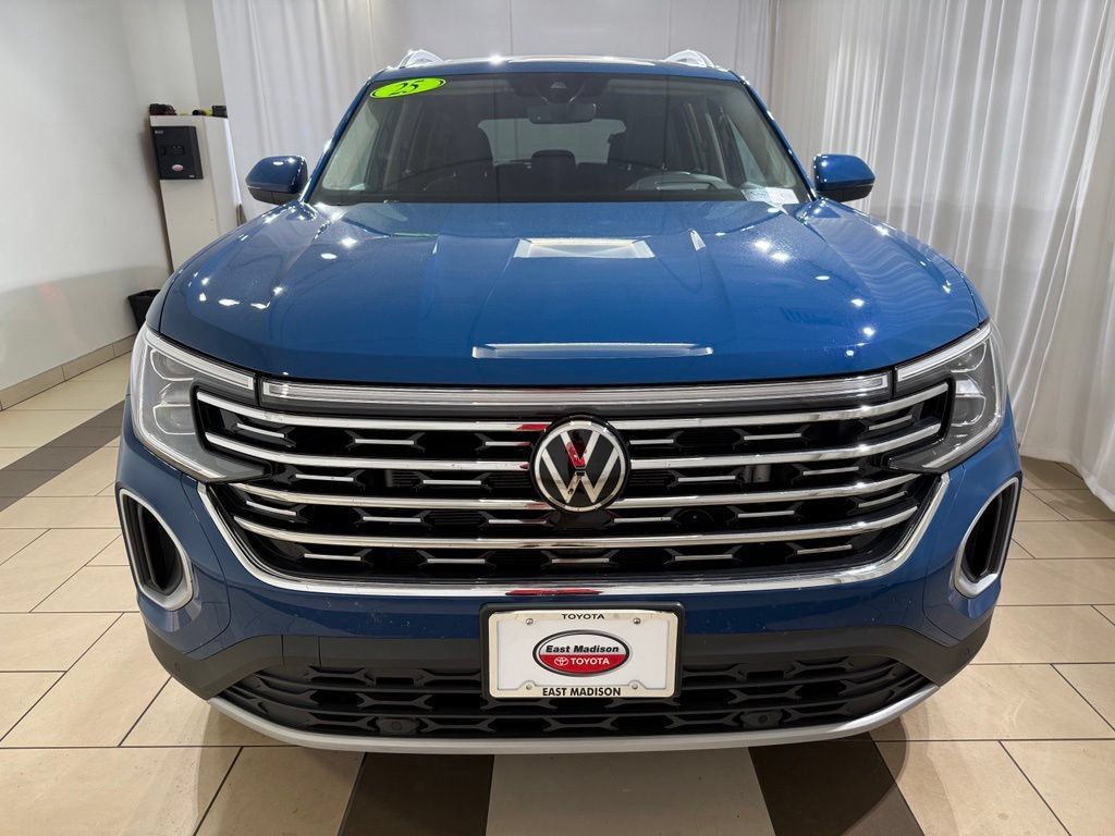 Used 2025 Volkswagen Atlas SEL AWD/4WD image 8