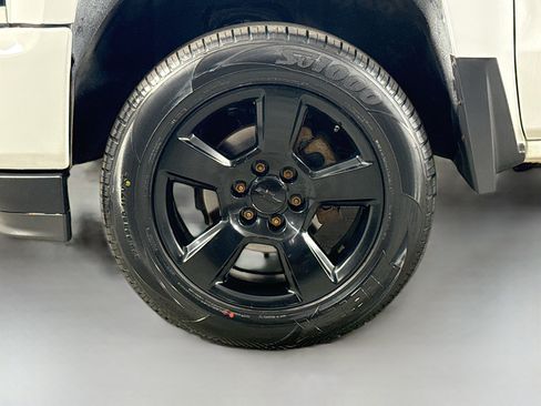 Used 2017 Chevrolet Silverado 1500 LT w/ Redline Edition AWD/4WD image 38