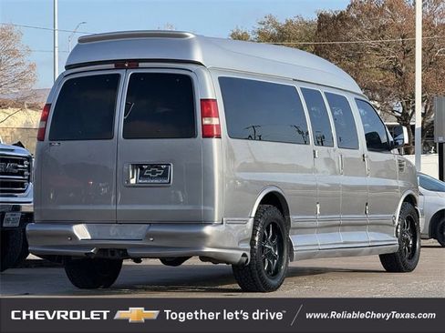 Used 2010 GMC Savana 2500 w/ Preferred Equipment Group image 6