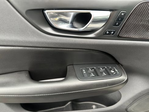 Used 2021 Volvo S60 T5 Momentum w/ Advanced Package image 11