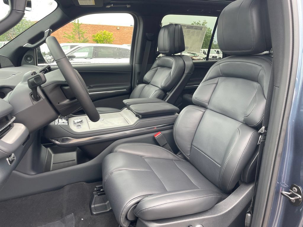 New 2027 Lincoln Navigator Reserve w/ Jet Appearance Package AWD/4WD image 14
