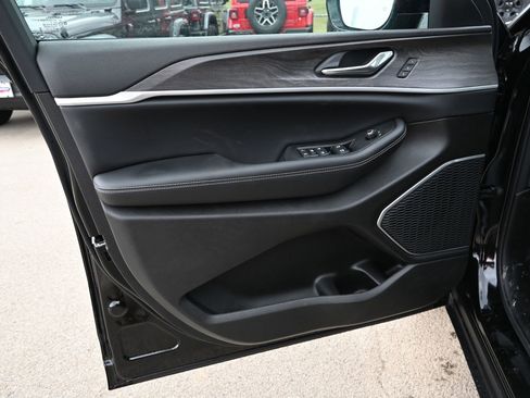 New 2026 Jeep Grand Cherokee L Limited image 8