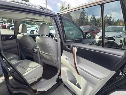 Used 2013 Toyota Highlander Limited image 14