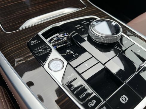 Used 2025 BMW X7 M60i AWD/4WD image 23