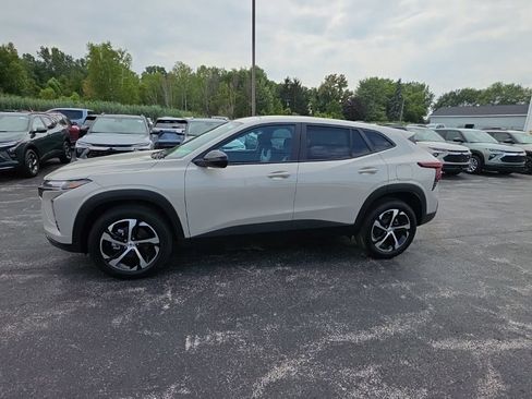 New 2026 Chevrolet Trax RS w/ Driver Confidence Package FWD image 4