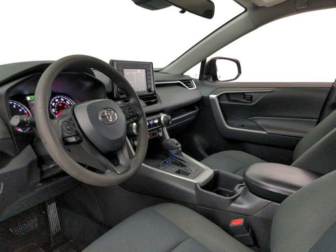 Used 2022 Toyota RAV4 LE image 17