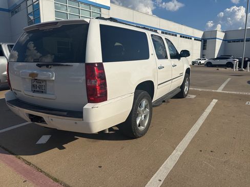 Used 2014 Chevrolet Suburban LTZ image 16
