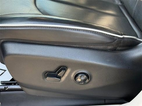 Used 2024 Chrysler Pacifica Limited image 20