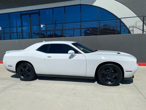 Used 2020 Dodge Challenger SXT RWD image 12