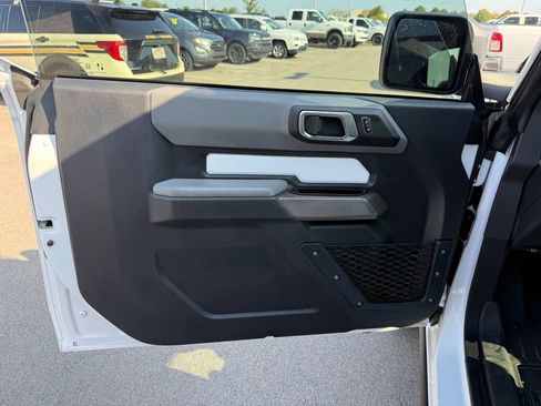 Used 2023 Ford Bronco Black Diamond AWD/4WD image 6