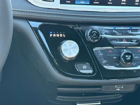 New 2026 Chrysler Pacifica Select image 16