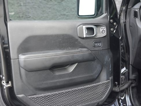 Used 2020 Jeep Wrangler Unlimited Sahara AWD/4WD image 13