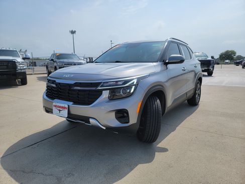 Used 2024 Kia Seltos S AWD/4WD image 3