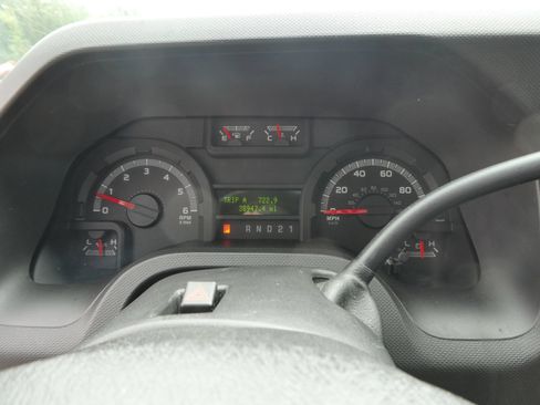 Used 2012 Ford E-350 and Econoline 350 XLT RWD image 17