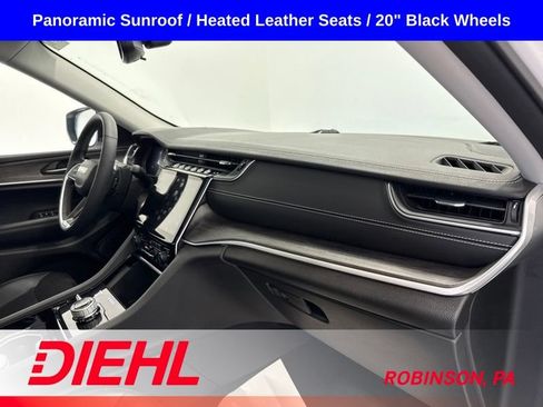 Used 2023 Jeep Grand Cherokee Limited w/ Black Appearance Package AWD/4WD image 17