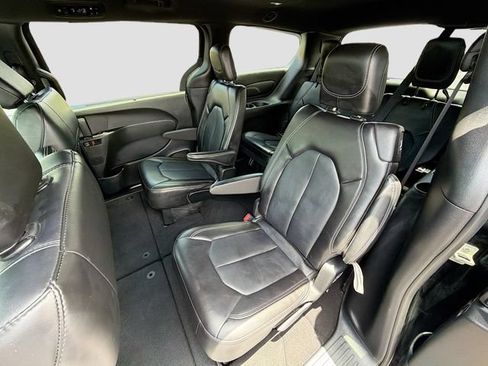 Used 2025 Chrysler Pacifica Select FWD image 25