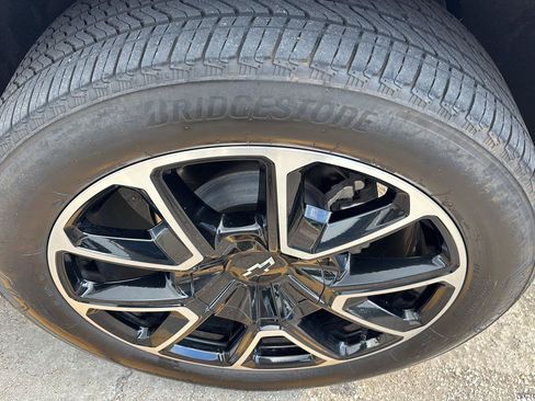 Certified 2024 Chevrolet Suburban RST image 12