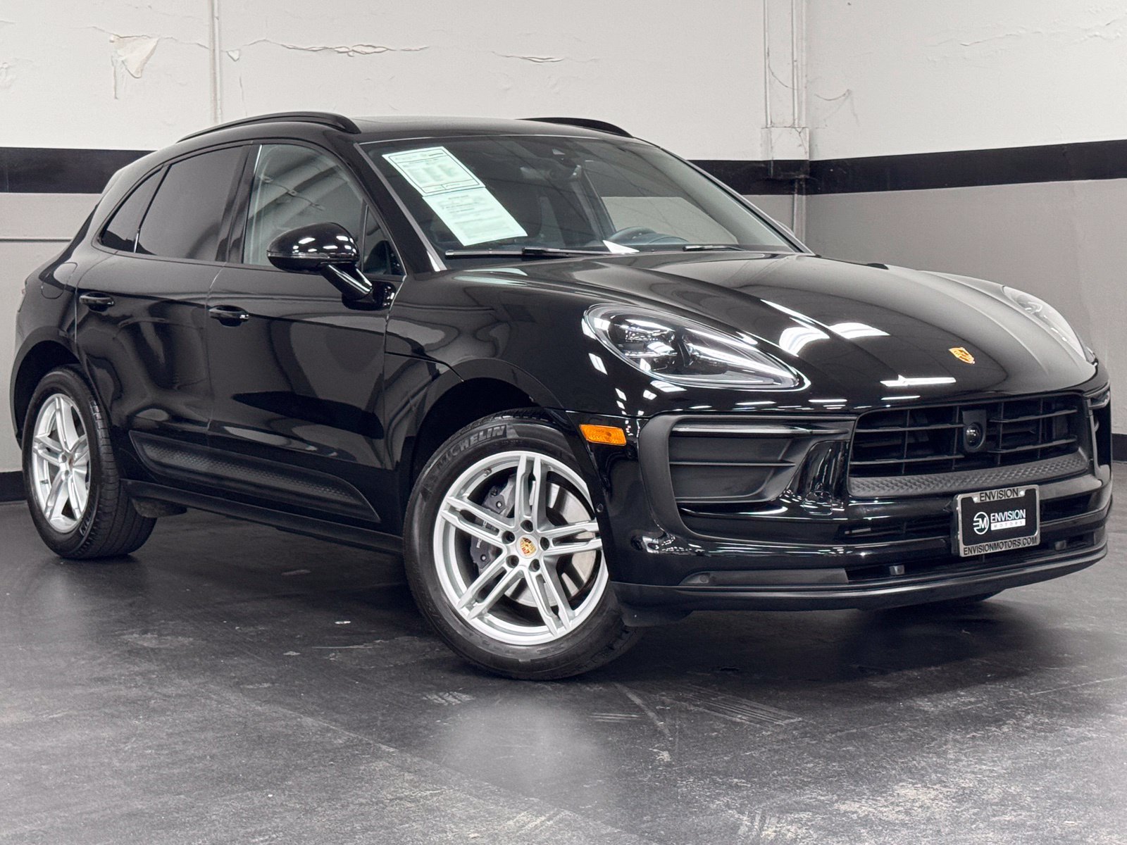 Used 2024 Porsche Macan AWD/4WD image 2