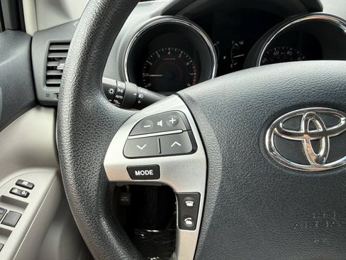 Used 2011 Toyota Highlander 4WD w/ Tech Pkg image 17