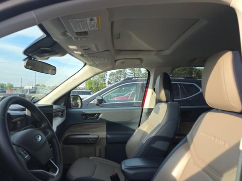 Used 2025 Ford Maverick Lariat w/ 4K Tow Package AWD/4WD image 10