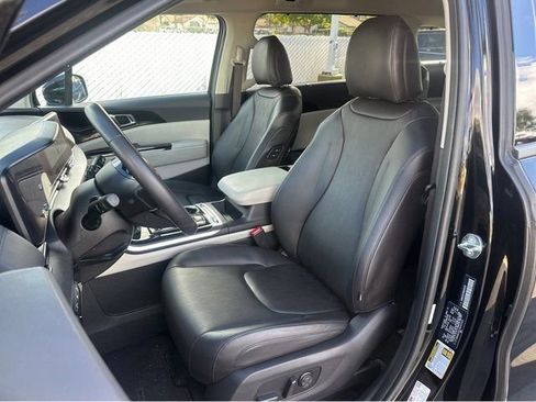 Certified 2024 Kia Carnival SX image 11