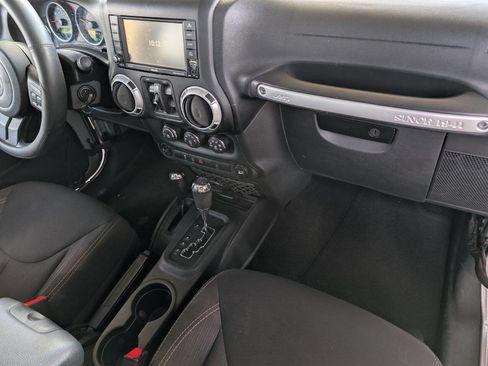 Used 2014 Jeep Wrangler Unlimited Sahara w/ Connectivity Group image 20