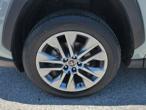 Used 2022 Toyota RAV4 XLE Premium FWD image 10