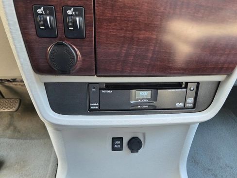Used 2012 Toyota Sienna XLE w/ Premium Pkg FWD image 17