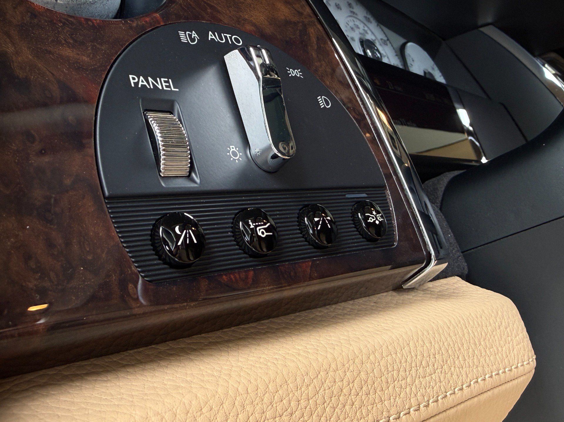 Used 2011 Rolls-Royce Ghost RWD image 26