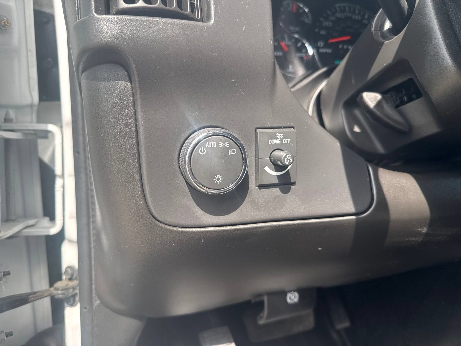 Used 2025 Chevrolet Express 2500 Extended w/ Driver Convenience Package RWD image 18