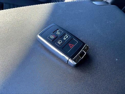 Used 2023 Land Rover Discovery S R-Dynamic image 10