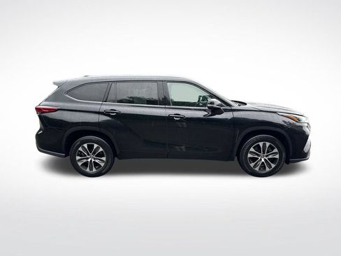 Used 2022 Toyota Highlander XLE FWD image 4