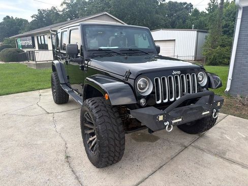 Used 2018 Jeep Wrangler Unlimited Sahara w/ Connectivity Group AWD/4WD image 2