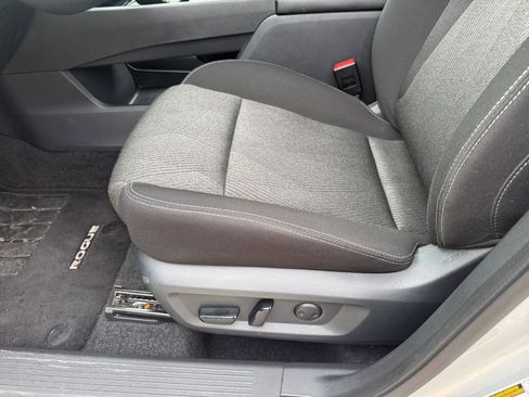 Used 2025 Nissan Rogue SV AWD/4WD image 22