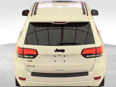 Used 2020 Jeep Grand Cherokee Altitude AWD/4WD image 5