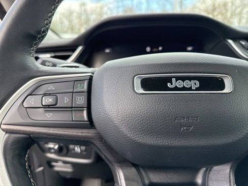 Used 2022 Jeep Grand Cherokee Limited image 36