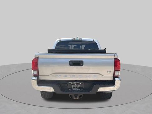 Used 2018 Toyota Tacoma TRD Off-Road AWD/4WD image 6