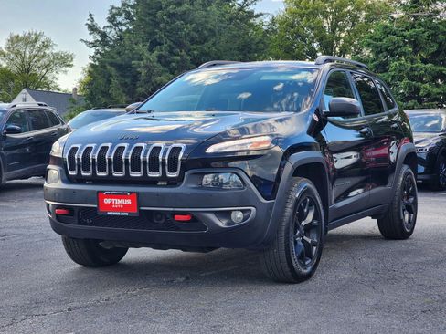 Used 2018 Jeep Cherokee Trailhawk AWD/4WD image 3