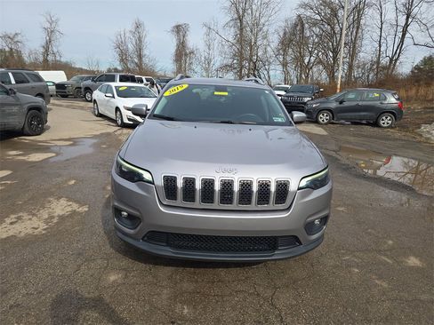 Used 2019 Jeep Cherokee Latitude Plus w/ Cold Weather Group image 9