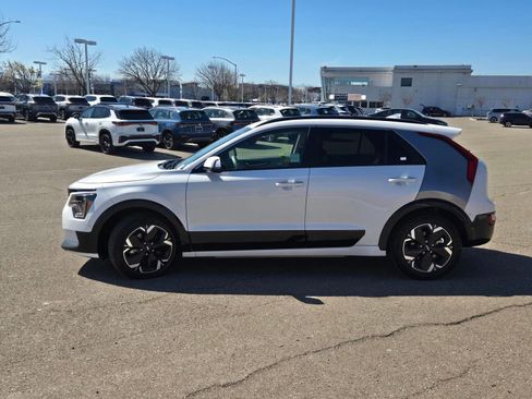 Used 2023 Kia Niro Wave image 19