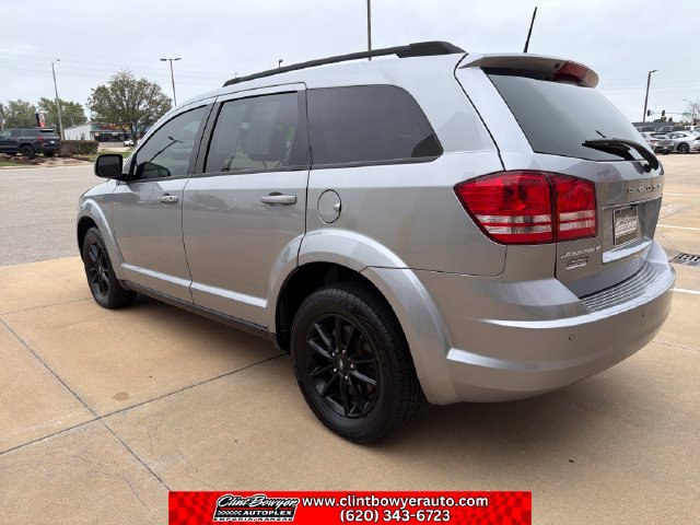 Used 2020 Dodge Journey SE w/ SE Popular Equipment Group FWD image 3