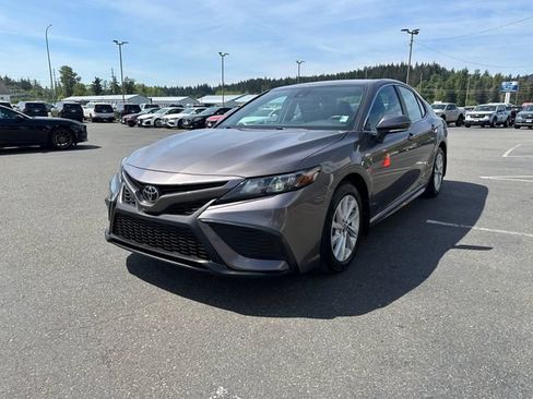 Used 2024 Toyota Camry SE FWD image 6