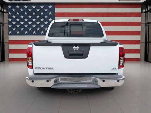 Used 2019 Nissan Frontier SL image 5