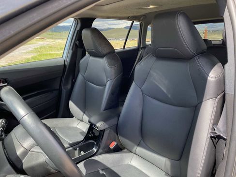 Used 2023 Toyota Corolla Cross XLE w/ Convenience Package AWD/4WD image 16